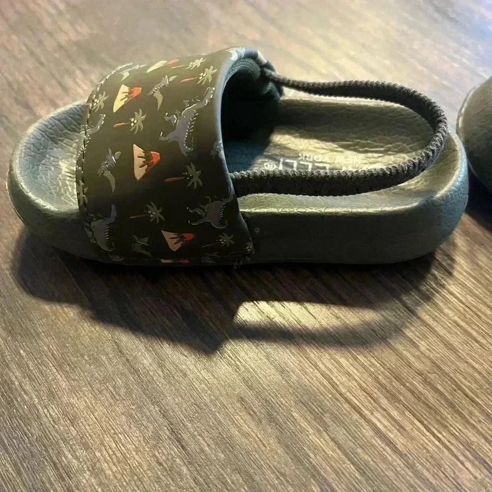 NWOT Toddler Boys Dinosaur Printed Slide with Elastic Backstrap Size‎ 4/5T